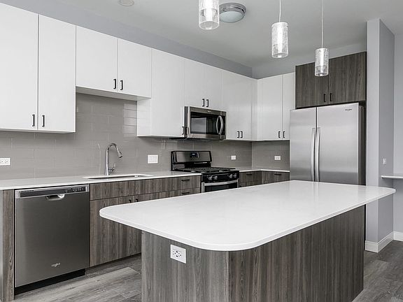 2nd image of 1 W Quincy St #525