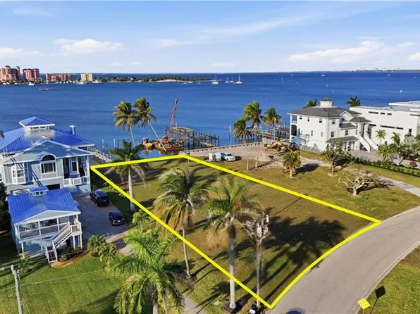 948 San Carlos DR, FORT MYERS BEACH, FL 33931