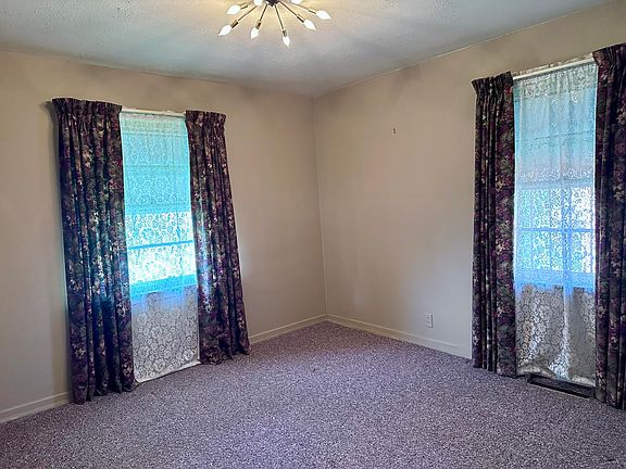 5th image of 733 Cheryl Ln
