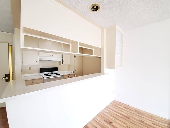 4th image of 425 S New Hampshire Ave #310