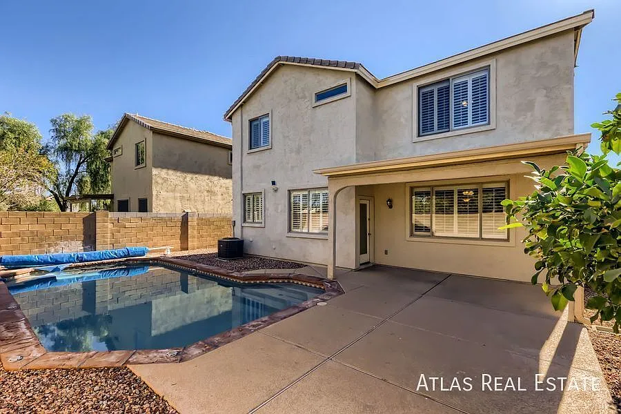4 Bedroom, 2 1/2 Bath- With A Pool! 2 Weeks Free Rent If Moved In By 8/31 Or Doggie Door Installe... — Photo 3