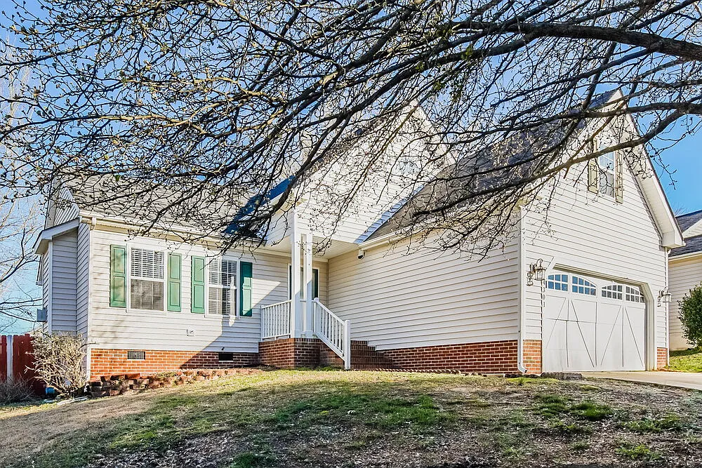 4 bed, 2.5 bath, 1900 sqft, $2,160 — Photo 4