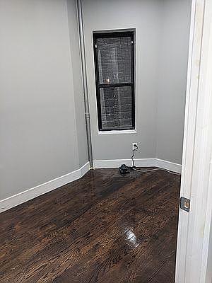 5th image of 502 Jackson Ave #1S