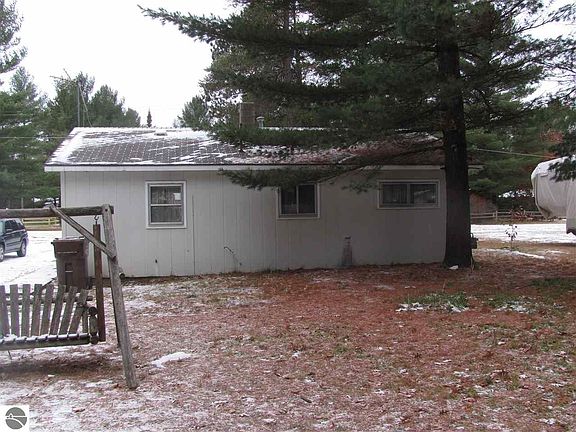 4th image of 1696 Menona Ln