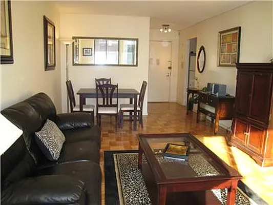 Sold by Metropolitan Res. Partners | media 1