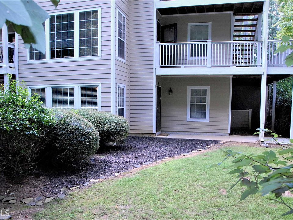 2nd image of 901 Berkeley Woods Dr