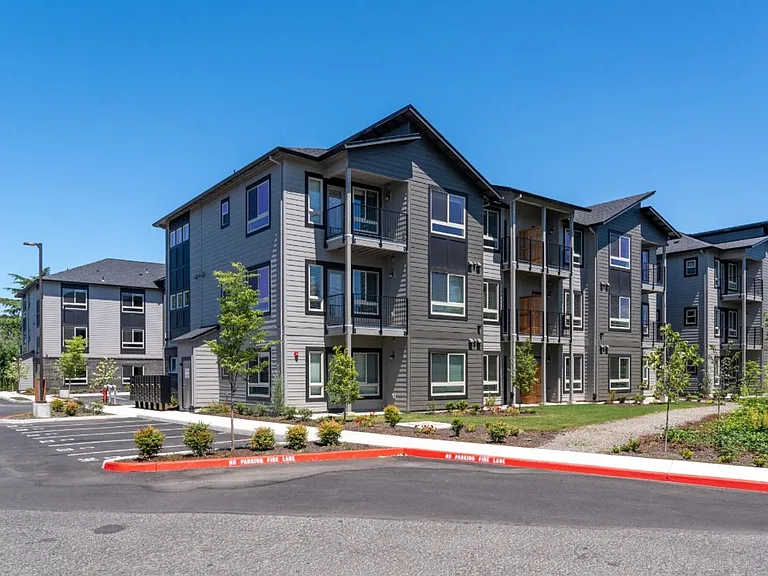 22025 NE HALSEY ST. — Photo 8