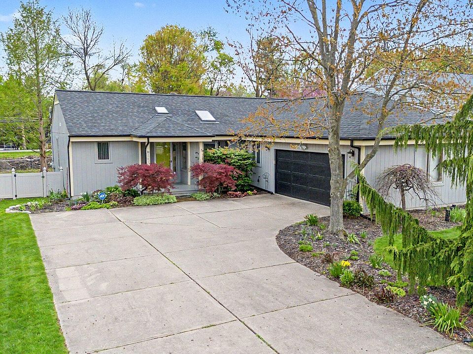 1st image of 1463 Ainsley Ave