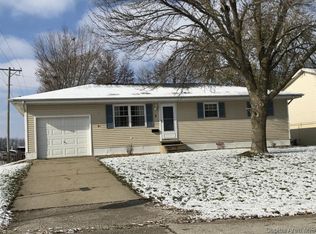 3 Nottingham Dr, Chatham, IL 62629