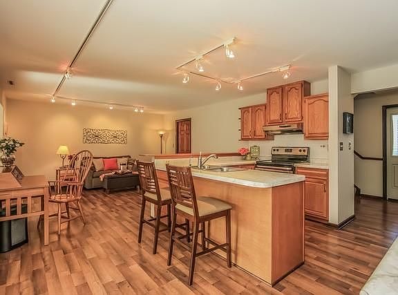 3rd image of 2219 Warwick Ln