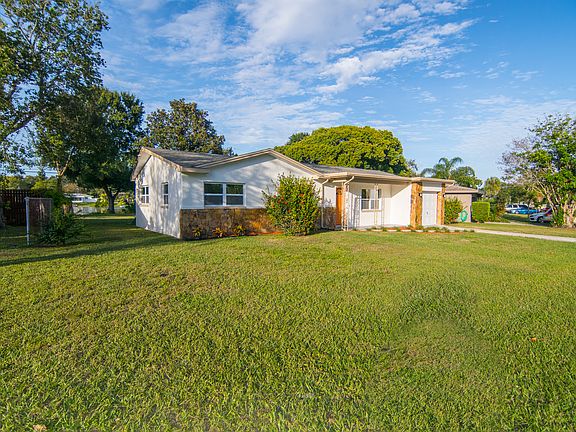4th image of 10863 Village Green Ave