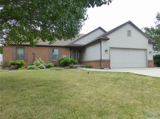 1033 Cardinal Bay Dr, Oregon, OH 43616