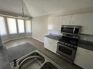 3 bed, 2.0 bath, 1024 sqft, $1,725 — Photo 3