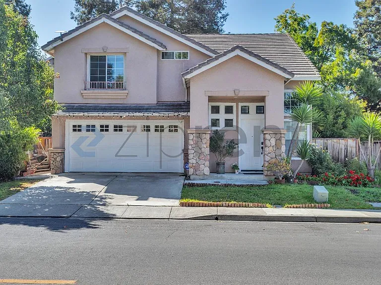 1240 Litchfield Ave — Photo 1