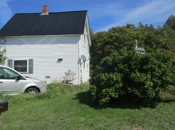 18 River St, Island Falls, ME 04747