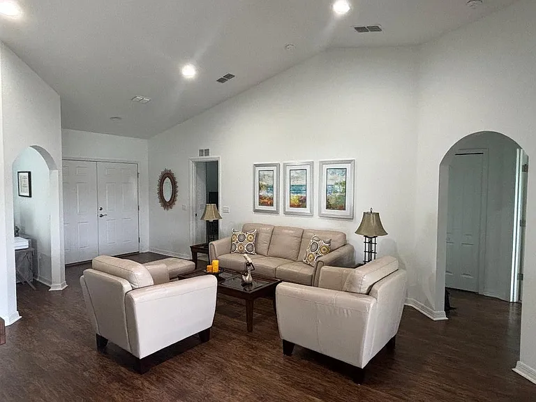2962 Creeks Crossing Blvd — Photo 2