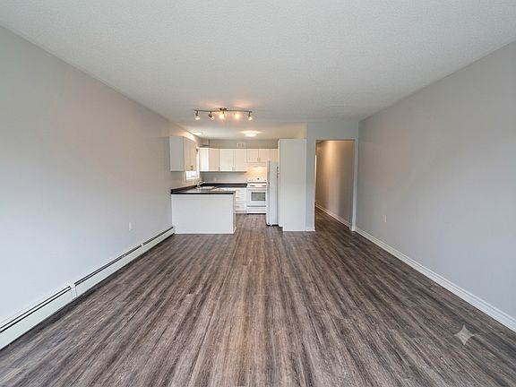 4th image of 50 Penetang St #2