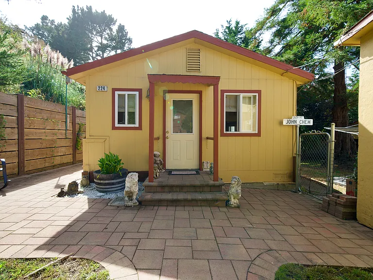 224 Winona Ave — Photo 13