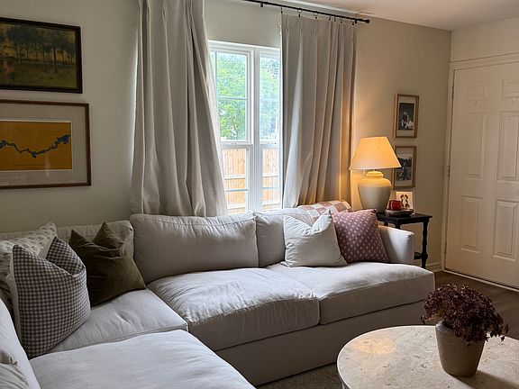 4th image of 906 NW A St APT 1