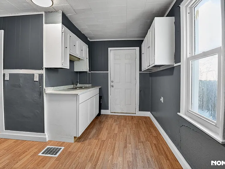 920 S Matthew St — Photo 4