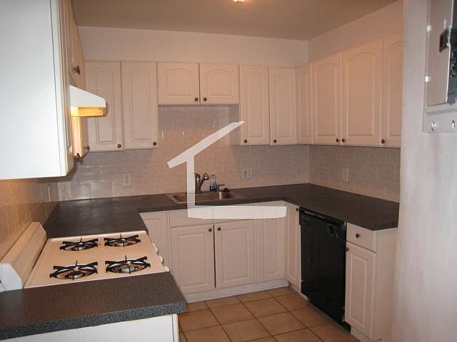 1st image of 66 Egmont St APT 003