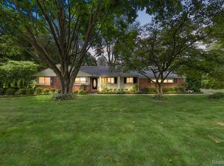 4110 Orchard Hill Dr, Bloomfield Hills, MI 48304