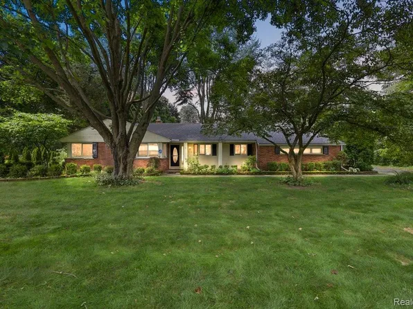 4110 Orchard Hill Dr, Bloomfield Hills, MI 48304