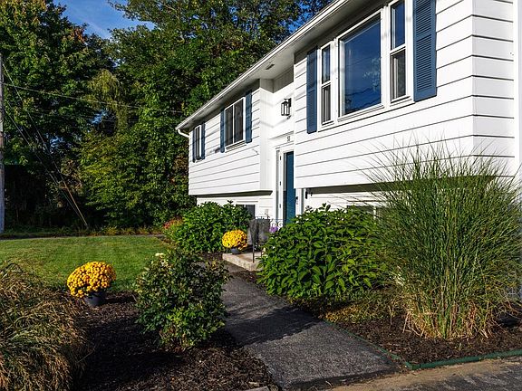 4th image of 51 Lebel Avenue