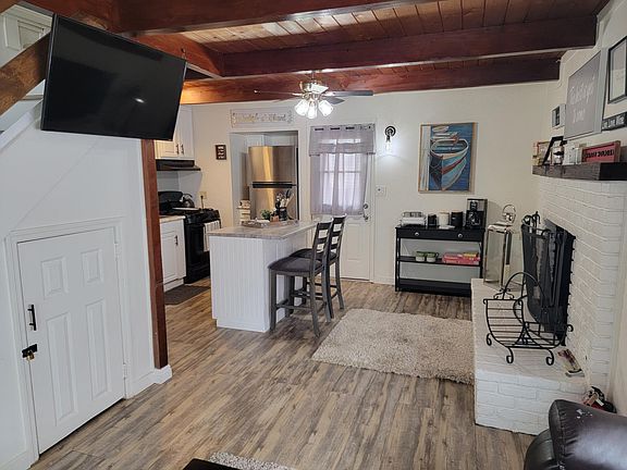 3rd image of 465 Pine Dr