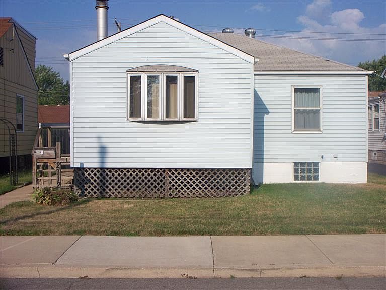 1st image of 2712 Schrage Ave