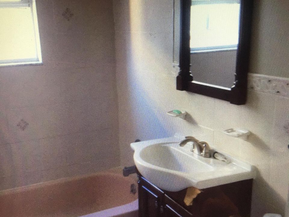 2nd image of 843 Pennington St