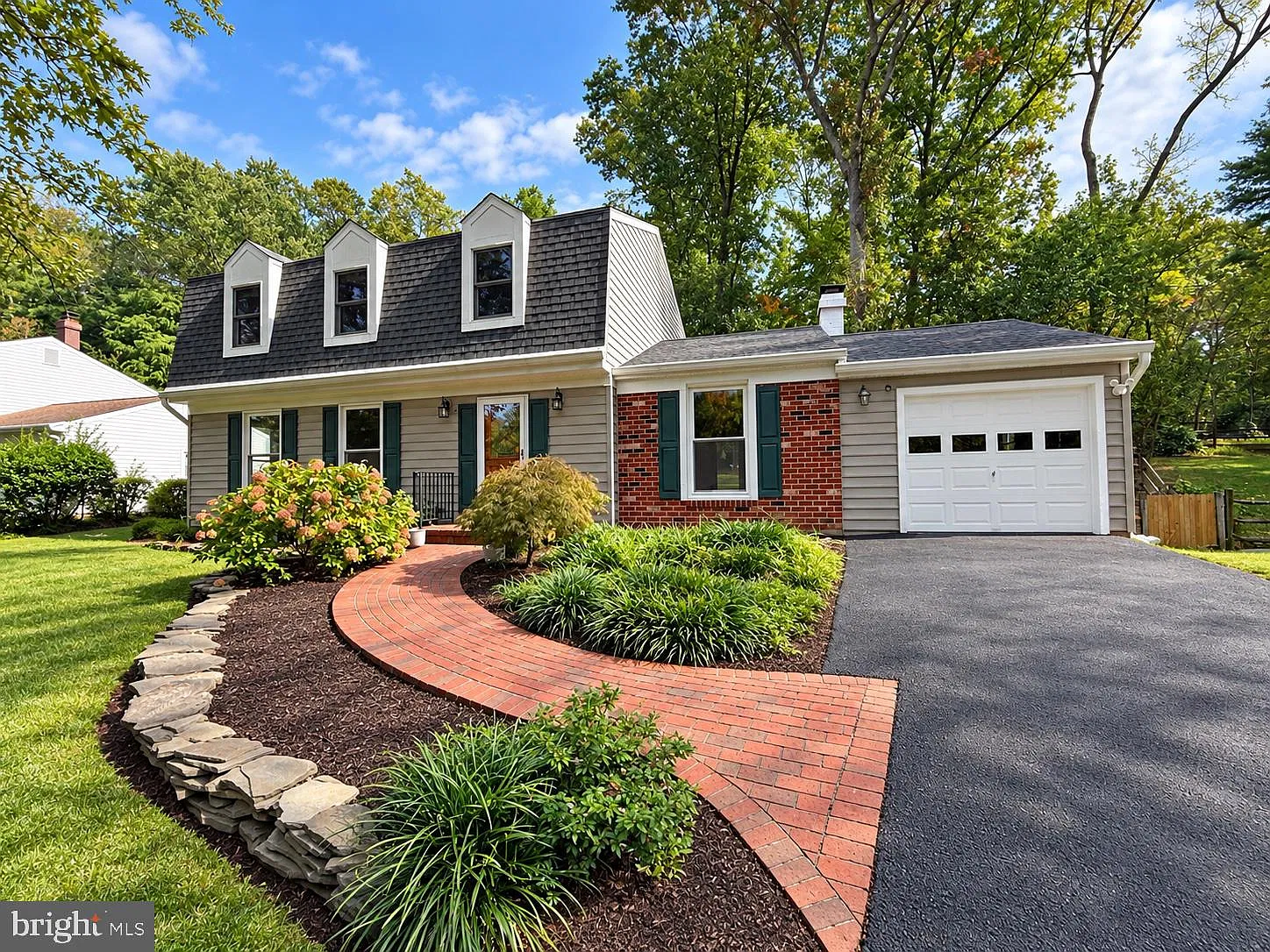 4 bed, 2.5 bath, 2326 sqft, $3,795 — Photo 1