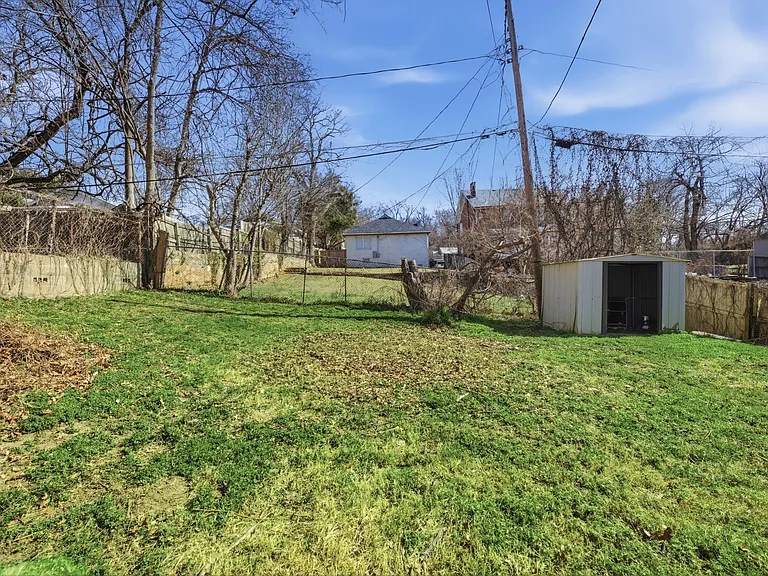 205 N Zenith Ave — Photo 19