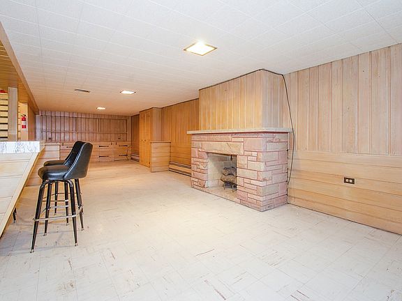 4th image of 4444 N Redwood Dr
