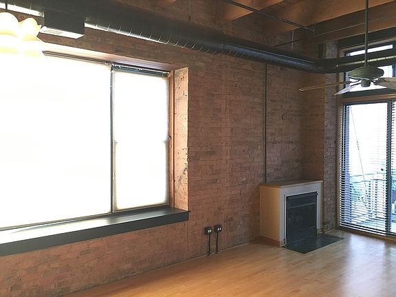 5th image of 701 W Jackson Blvd APT 201