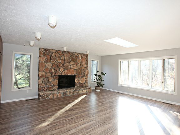 3rd image of 22681 Creek Bend Ct