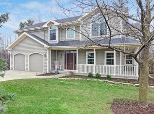 441 Lynn Ct, Clarendon Hills, IL 60514