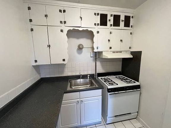 4th image of 1720 E Capitol Dr APT 308