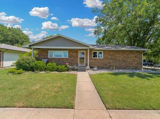 1304 N Country Acres Ave, Wichita, KS 67212