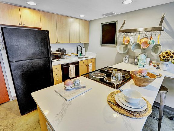 2nd image of 767 N High St APT 207