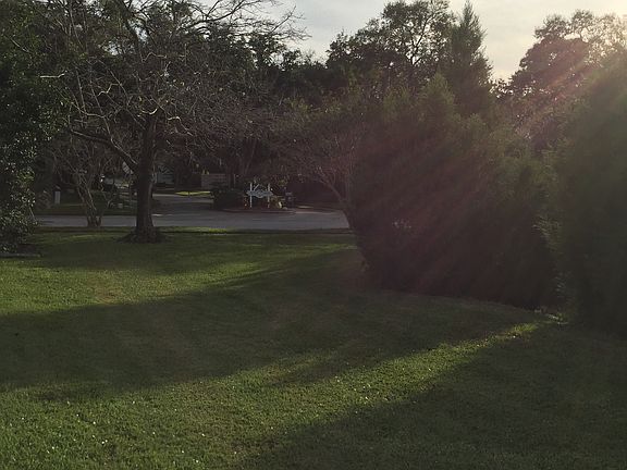 3rd image of 13930 Park Blvd