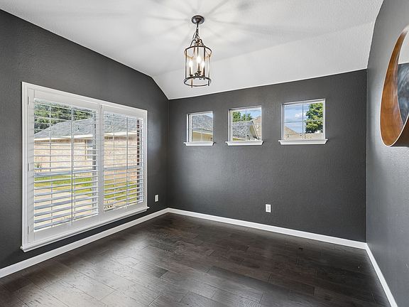 3rd image of 1592 Mahogany Dr