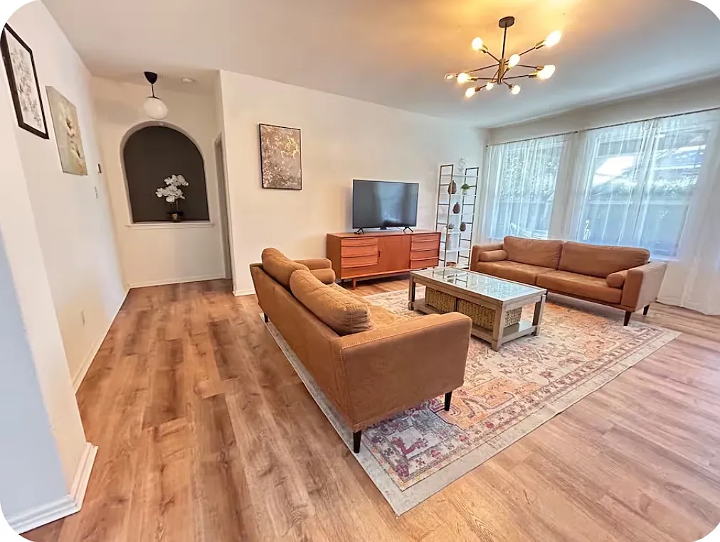 4 bed, 2775 sqft, $2,500 — Photo 2