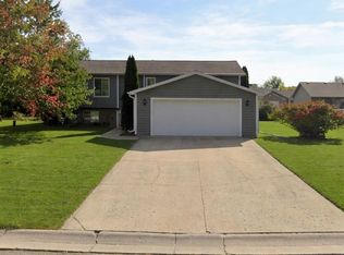 1863 Sunset Dr, Twin Lakes, WI 53181