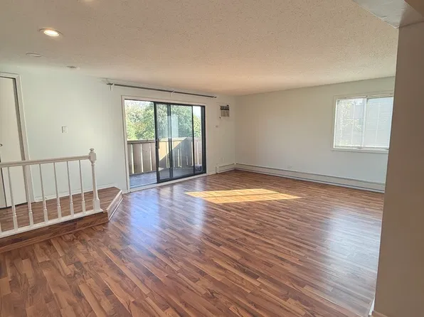 9 Cedar Ct APT 7, Vernon Hills, IL 60061