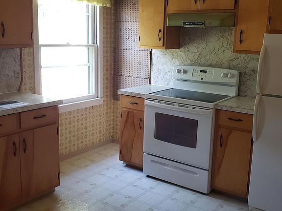 3rd image of 1250 Oakview Dr