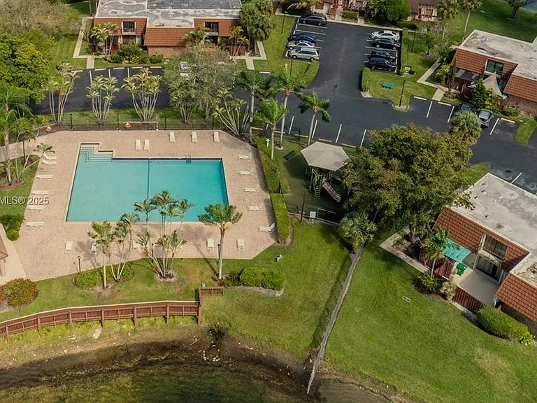 1150 SW 118th Ter — Photo 12