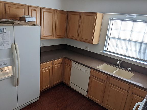 2nd image of 1531 SE Airoso Blvd
