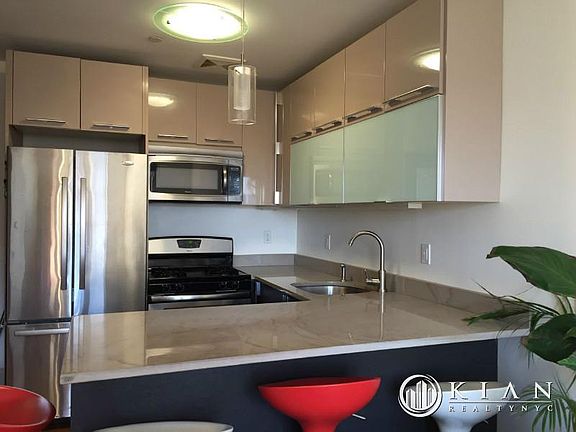 4th image of 2303 31st Ave APT 5A