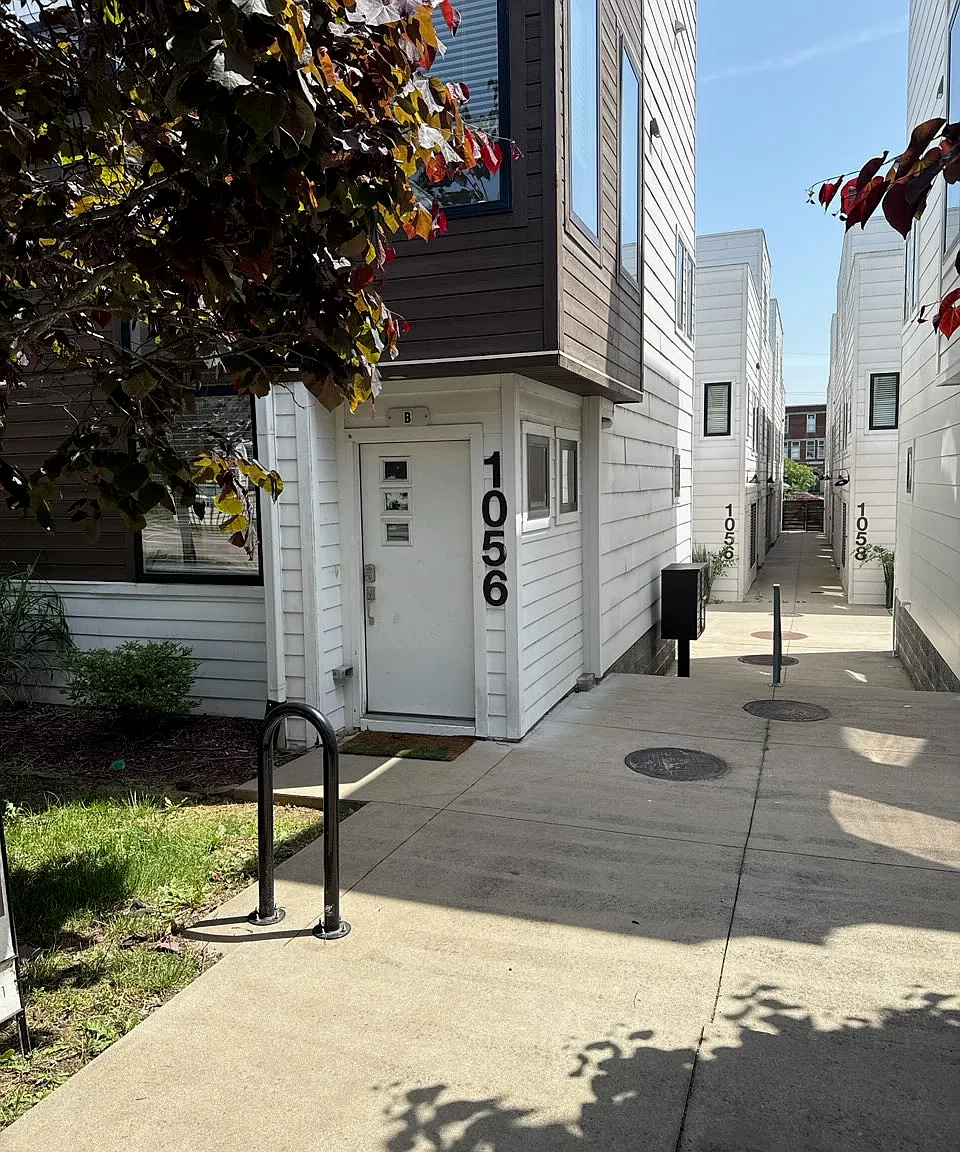 1 bed, 1.5 bath, 674 sqft, $2,495 — Photo 1